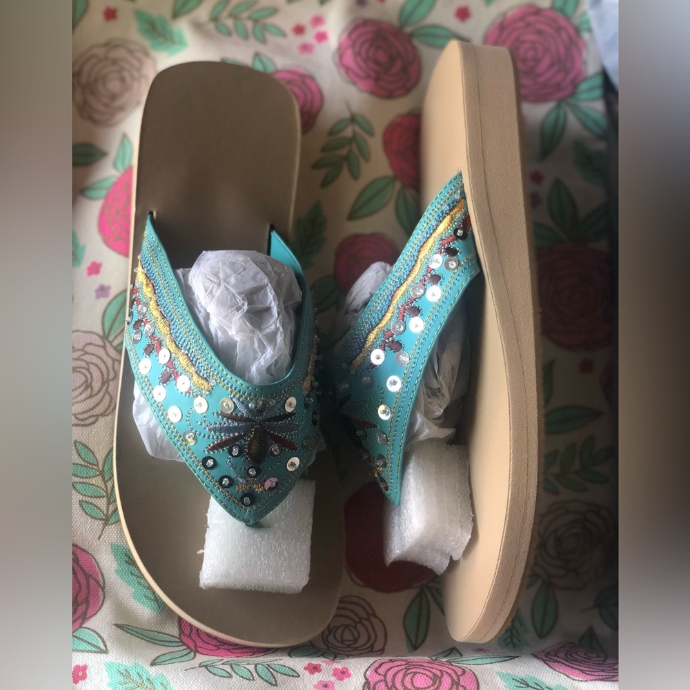 Avon Fashion flip flop New size Large 9/10